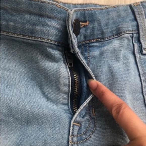 GAP Denim Girlfriend Shorts - Picture 3 of 7